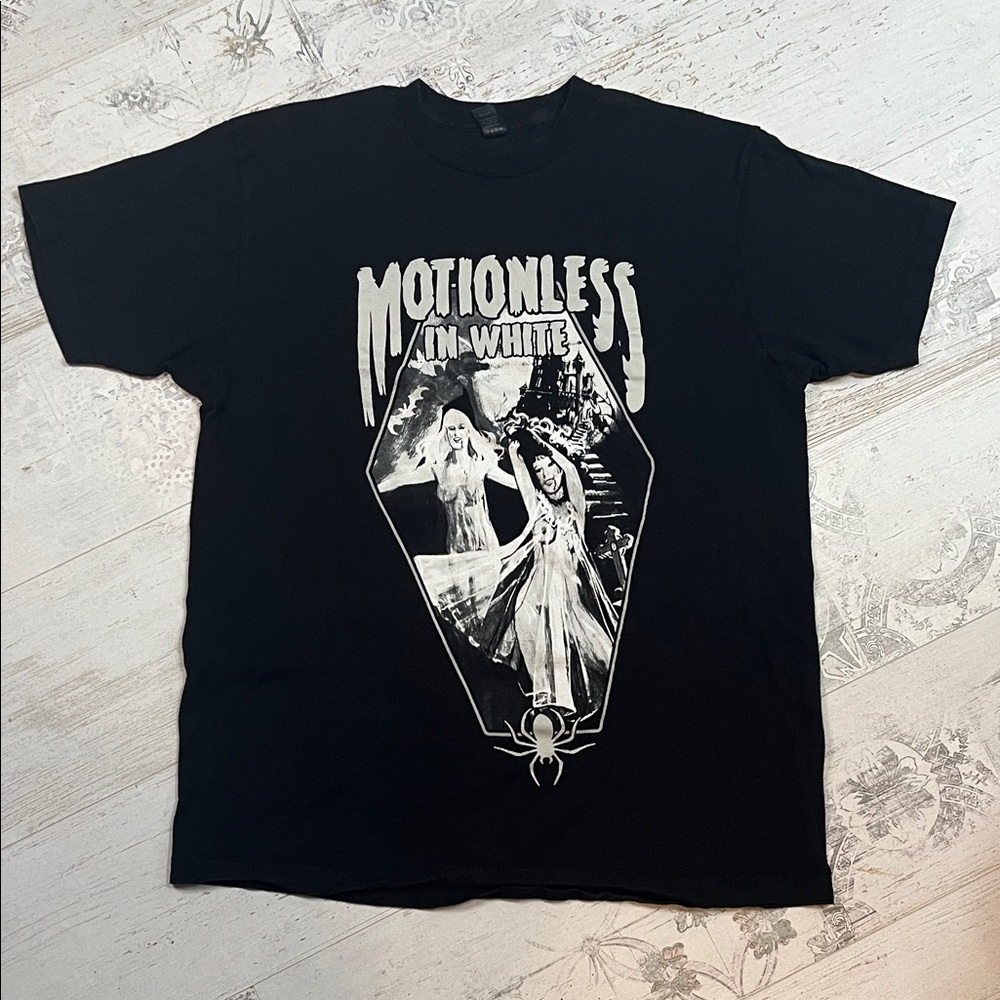 Motionless In White If She’s Got A Pulse T Shirt Size Large Unisex